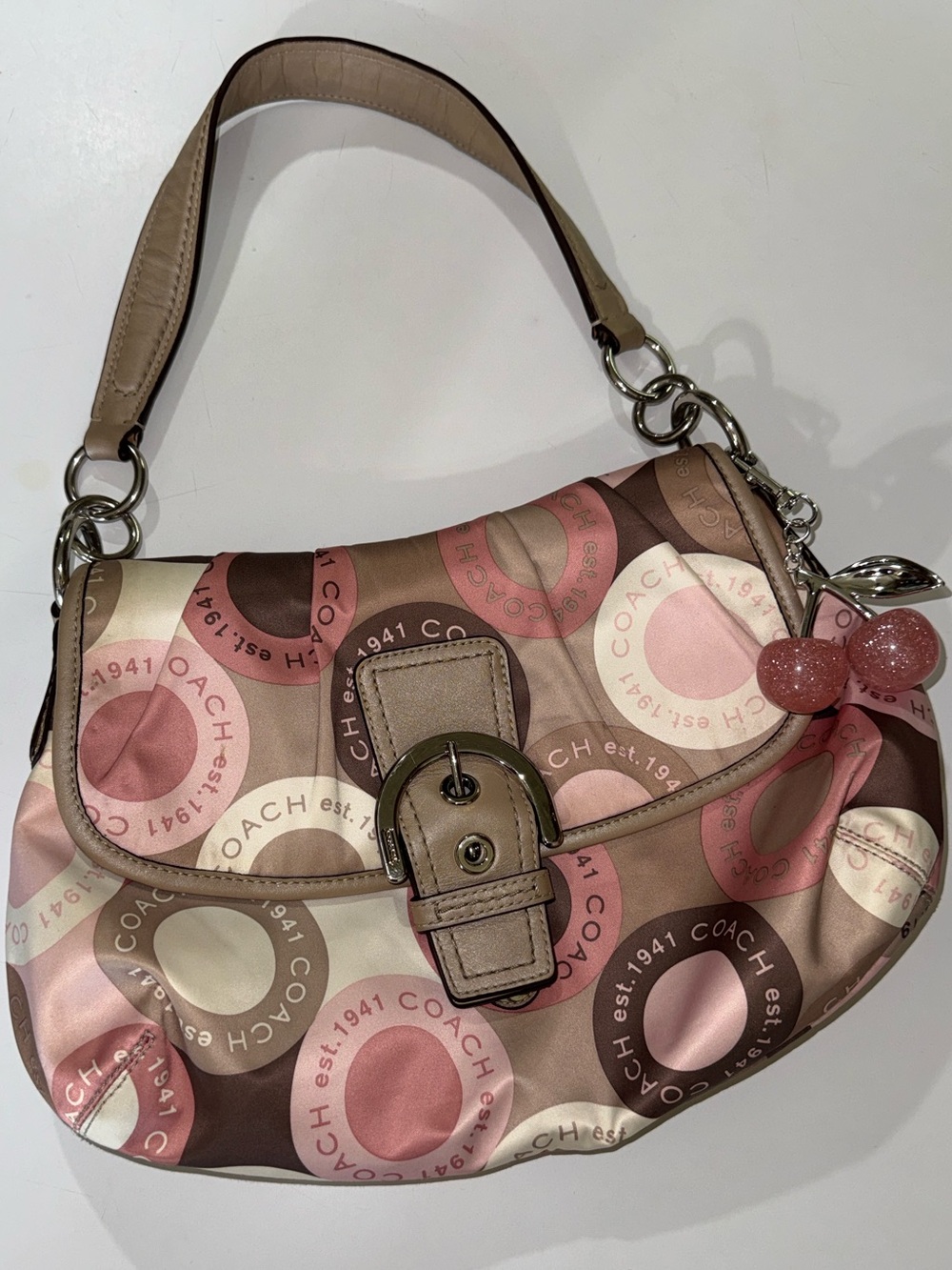 Vintage COACH SoHo Pink, Beige & Brown Signature Circle Shoulder Bag with Charm - Picture 2 of 15